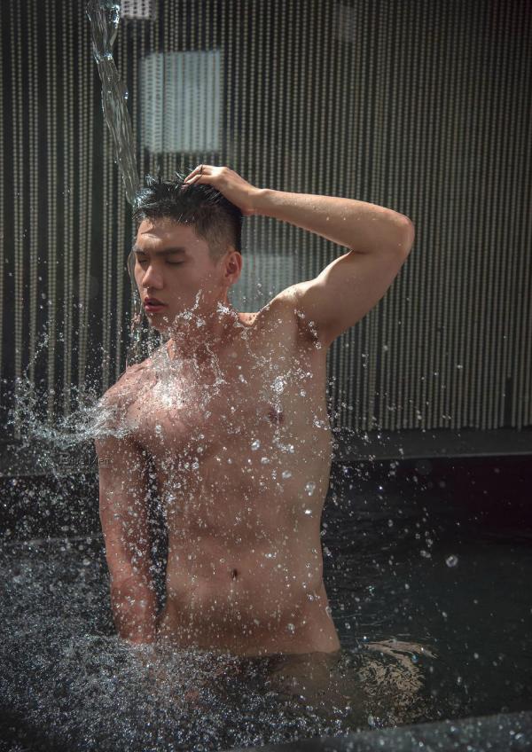 PHOTO-SET-BLUE-MAN-64---A-ZHEN-ONE-YEAR-LATER